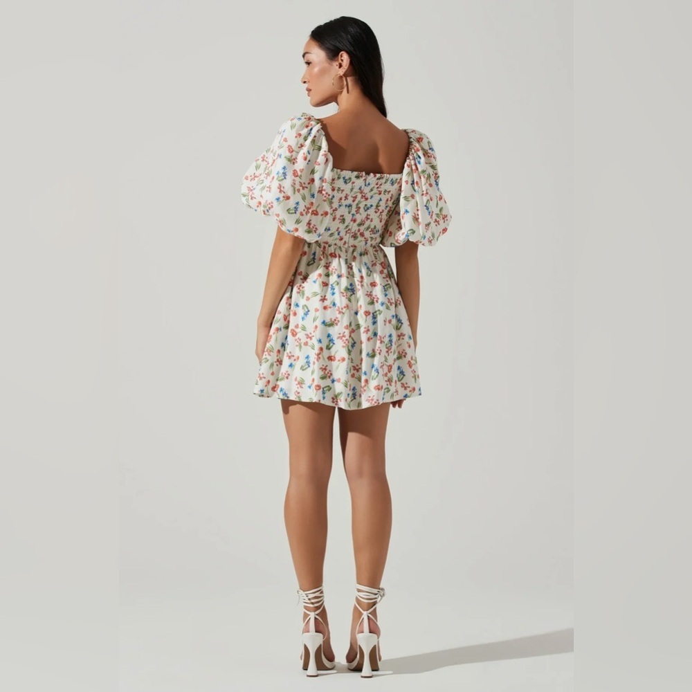 ASTR Serilda Mini Dress in Red Multi Floral Size Small NWT - Picture 8 of 9
